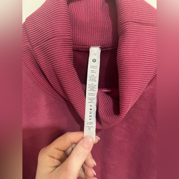 35. Lululemon women’s 10 pink softstreme turtleneck pullover - Picture 9 of 11